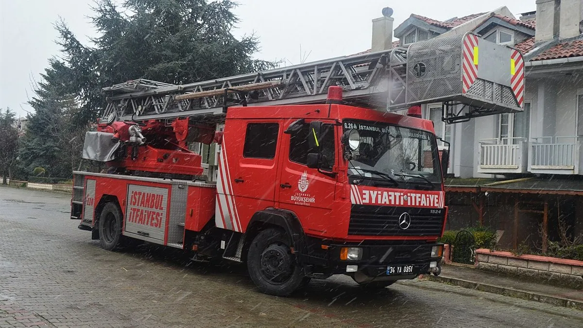Nizip'te evde çıkan yangında içeridekiler son anda kurtuldu