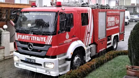Halfeti'de çiftlikteki bekçi konteyneri yandı