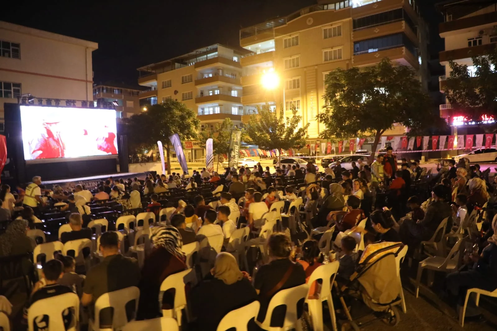 Altın Koza Festivali Nizip’te Açık Hava Sinemasıyla Buluştu